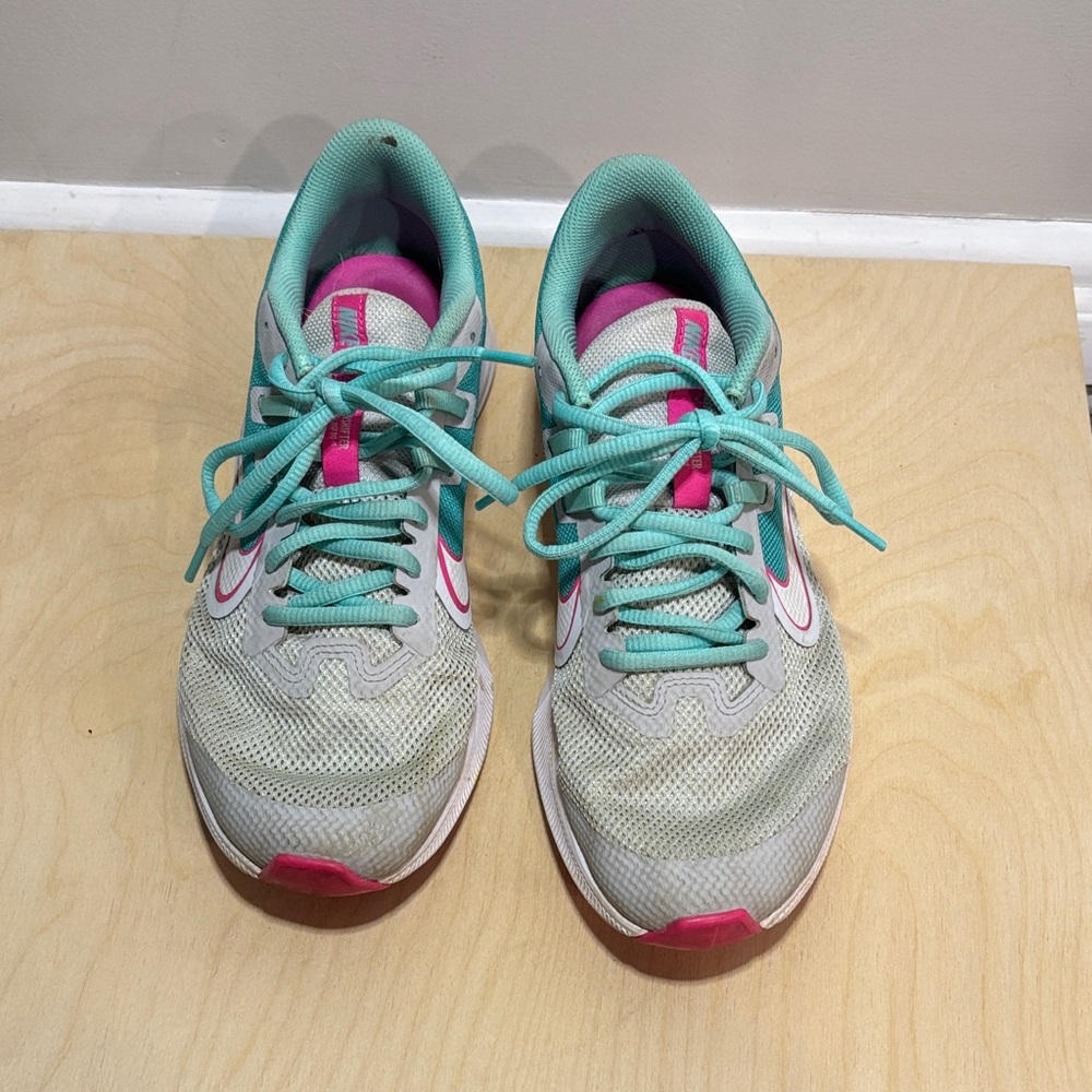 Nike Women's Shoes in Mint and Pink